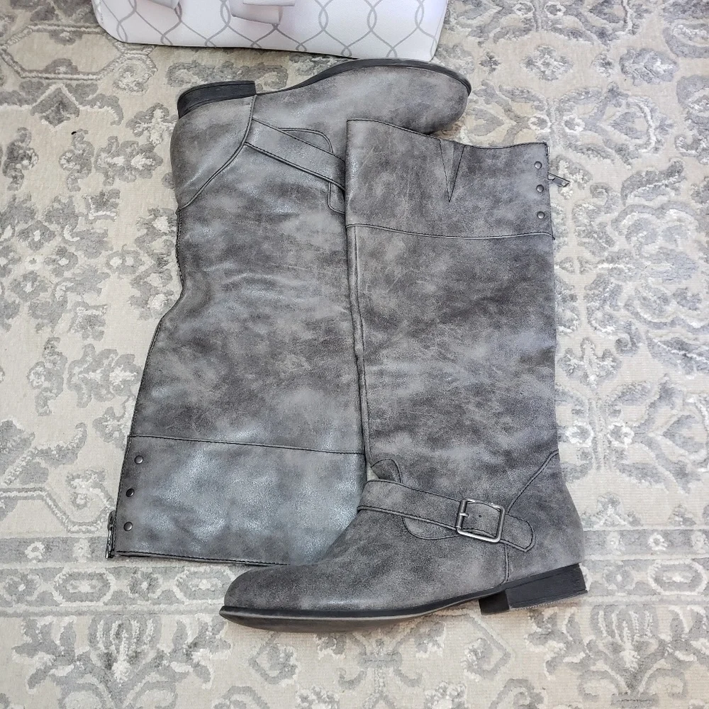 Grey Boots distressed zippered high boots